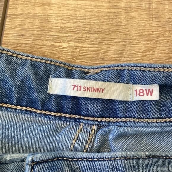 Levi's Women's 711 Skinny Not Now Distressed Mid- Rise Plus Size Jeans Size 18W - Picture 8 of 11